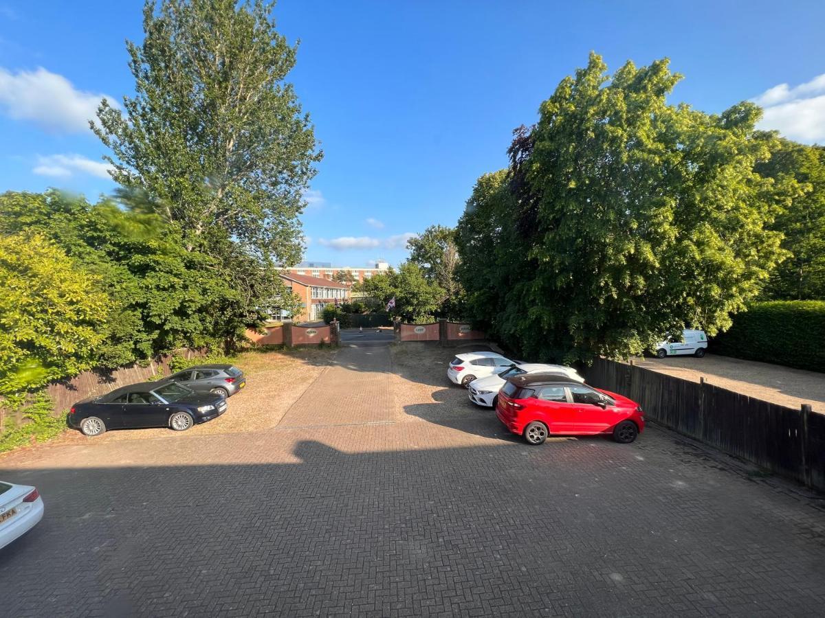 All Seasons Gatwick Guest House & Parking هورلي المظهر الخارجي الصورة