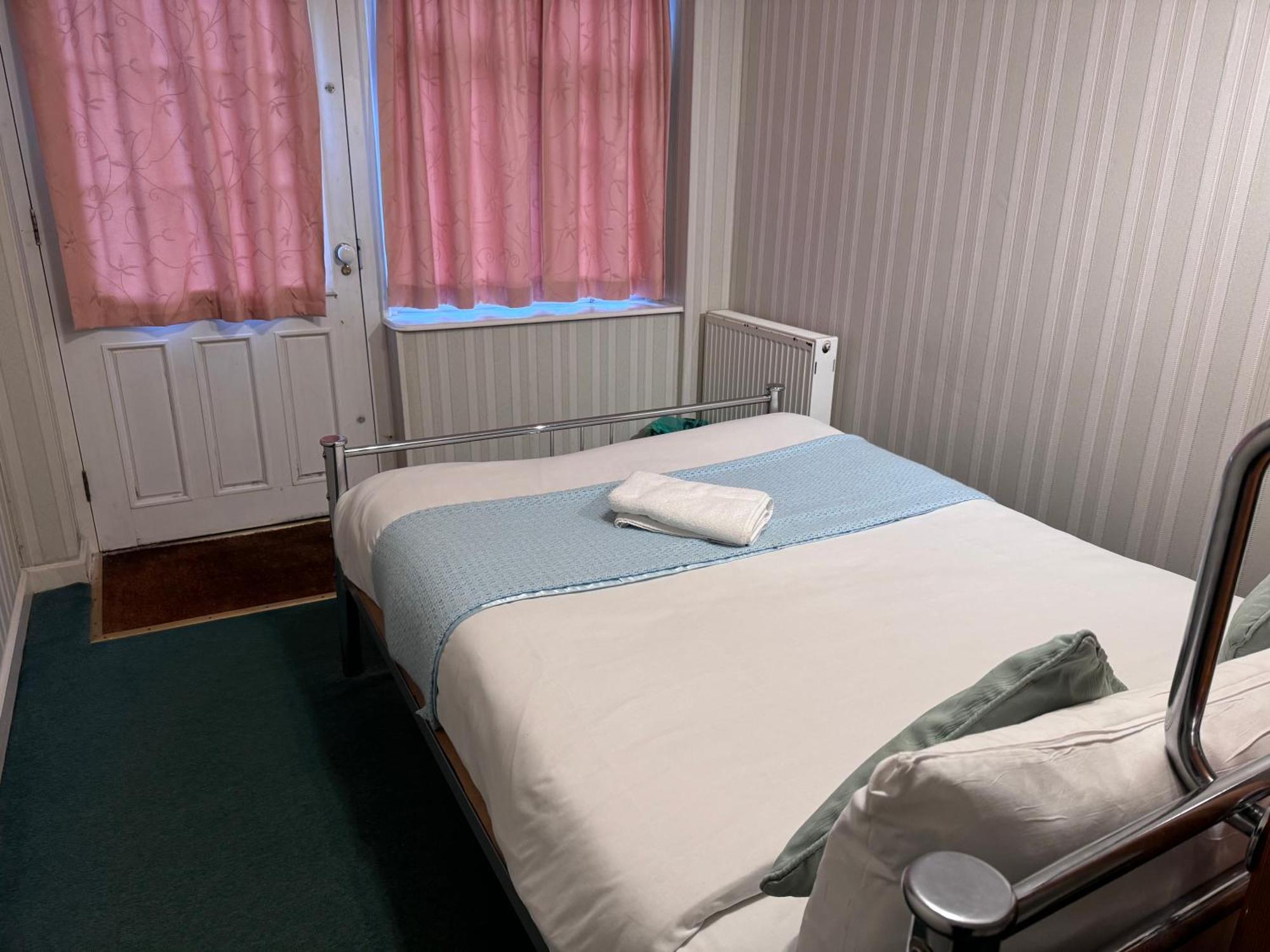 All Seasons Gatwick Guest House & Parking هورلي المظهر الخارجي الصورة