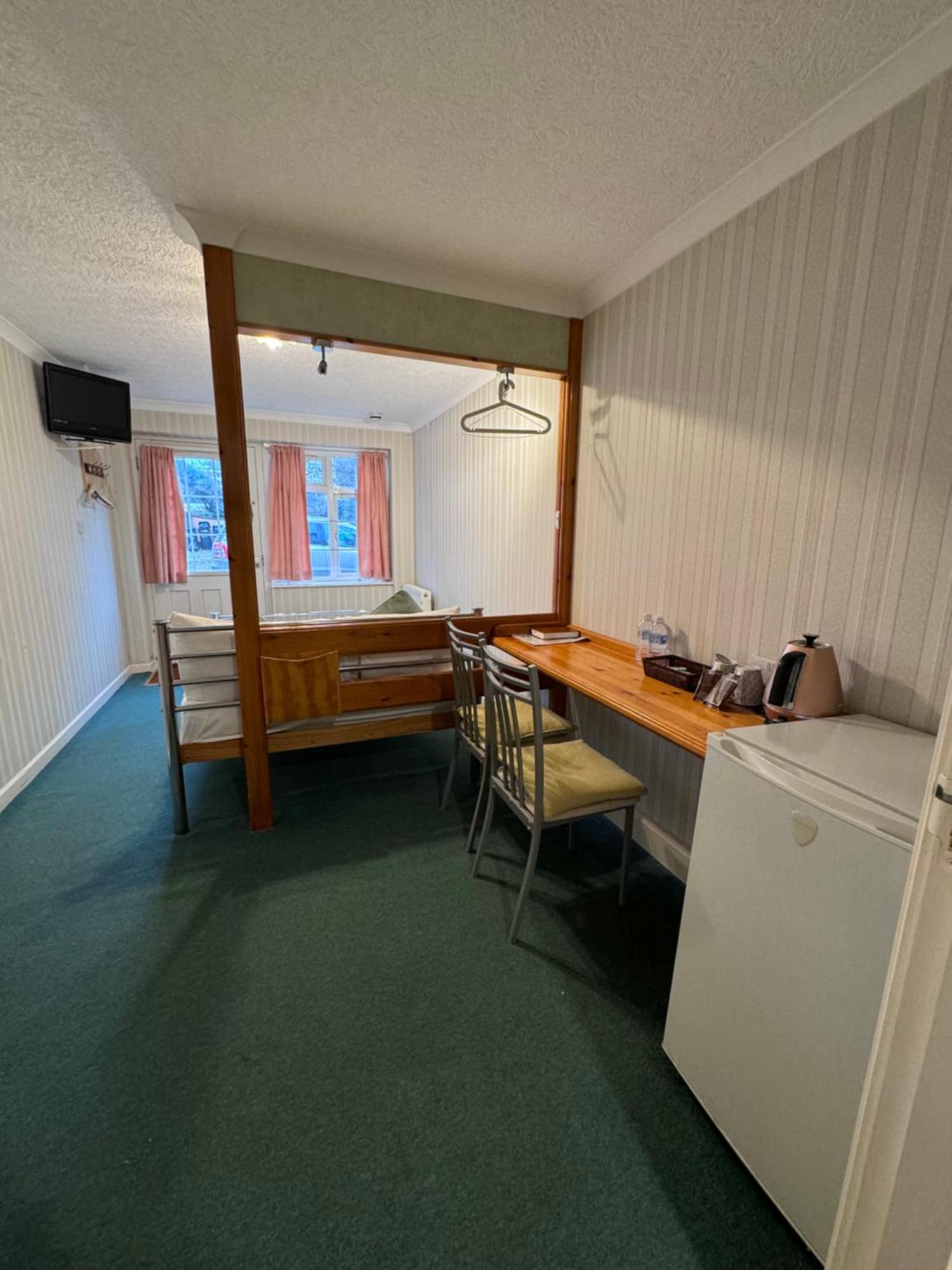 All Seasons Gatwick Guest House & Parking هورلي المظهر الخارجي الصورة