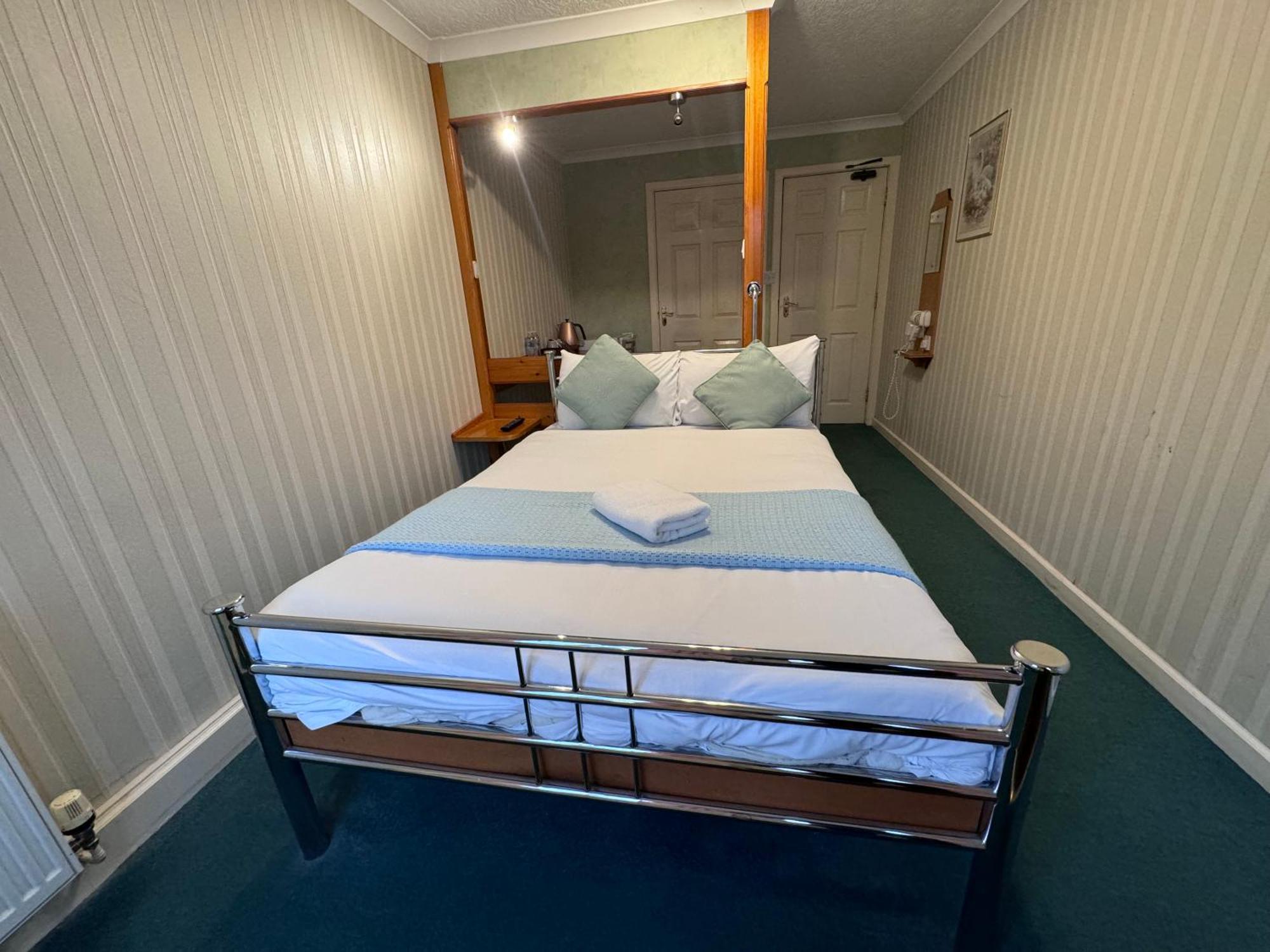 All Seasons Gatwick Guest House & Parking هورلي المظهر الخارجي الصورة