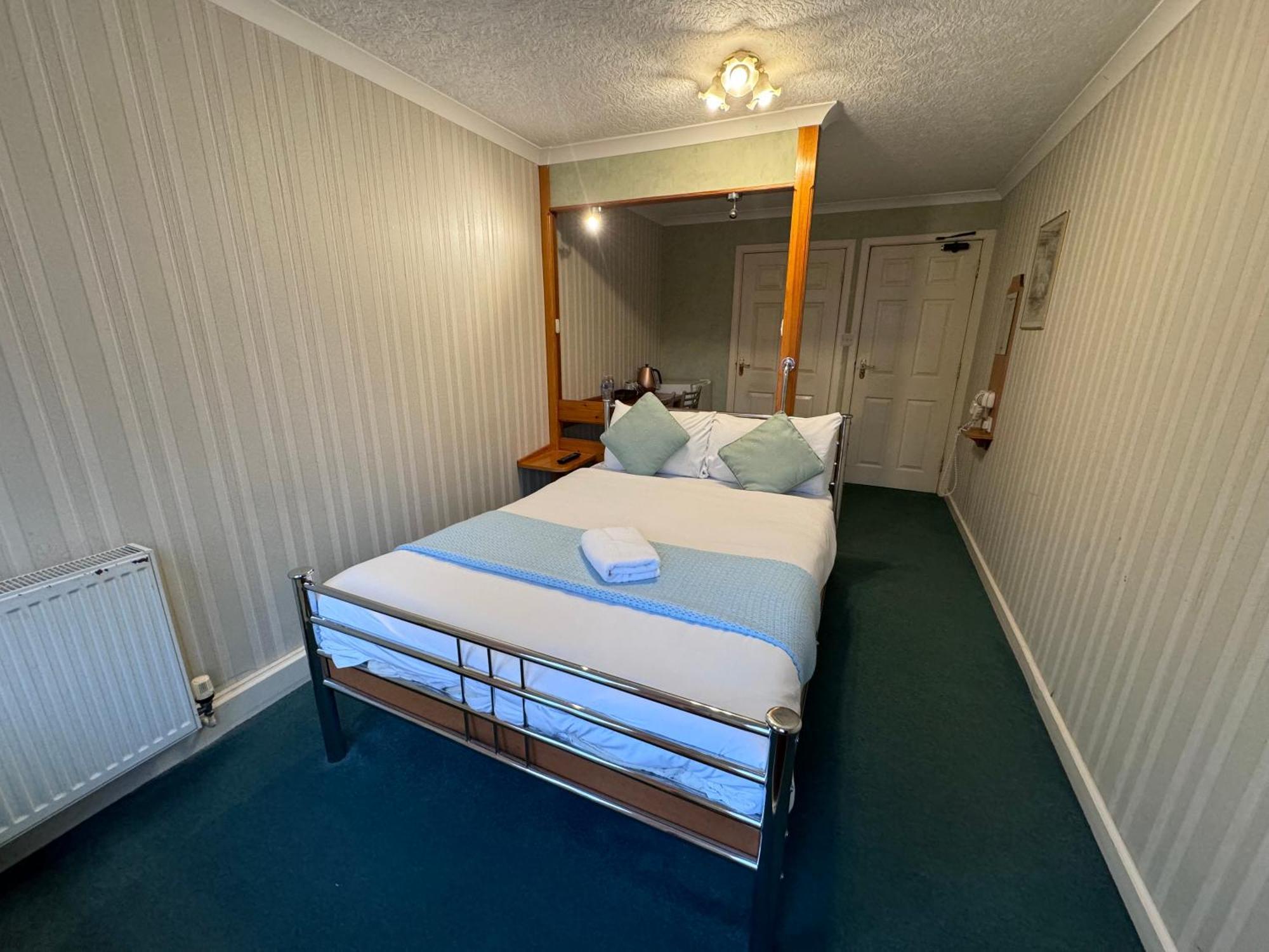 All Seasons Gatwick Guest House & Parking هورلي المظهر الخارجي الصورة