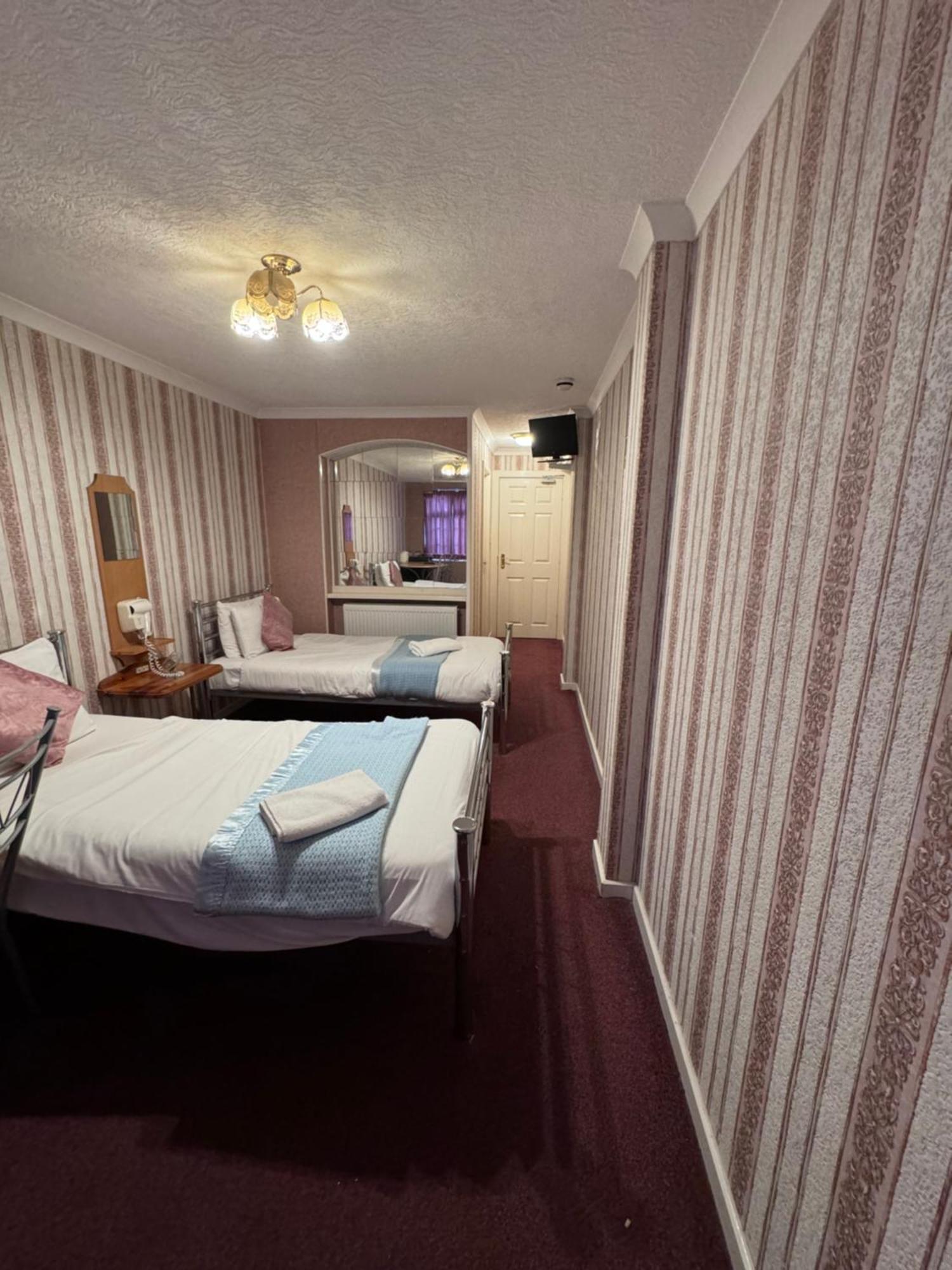 All Seasons Gatwick Guest House & Parking هورلي المظهر الخارجي الصورة