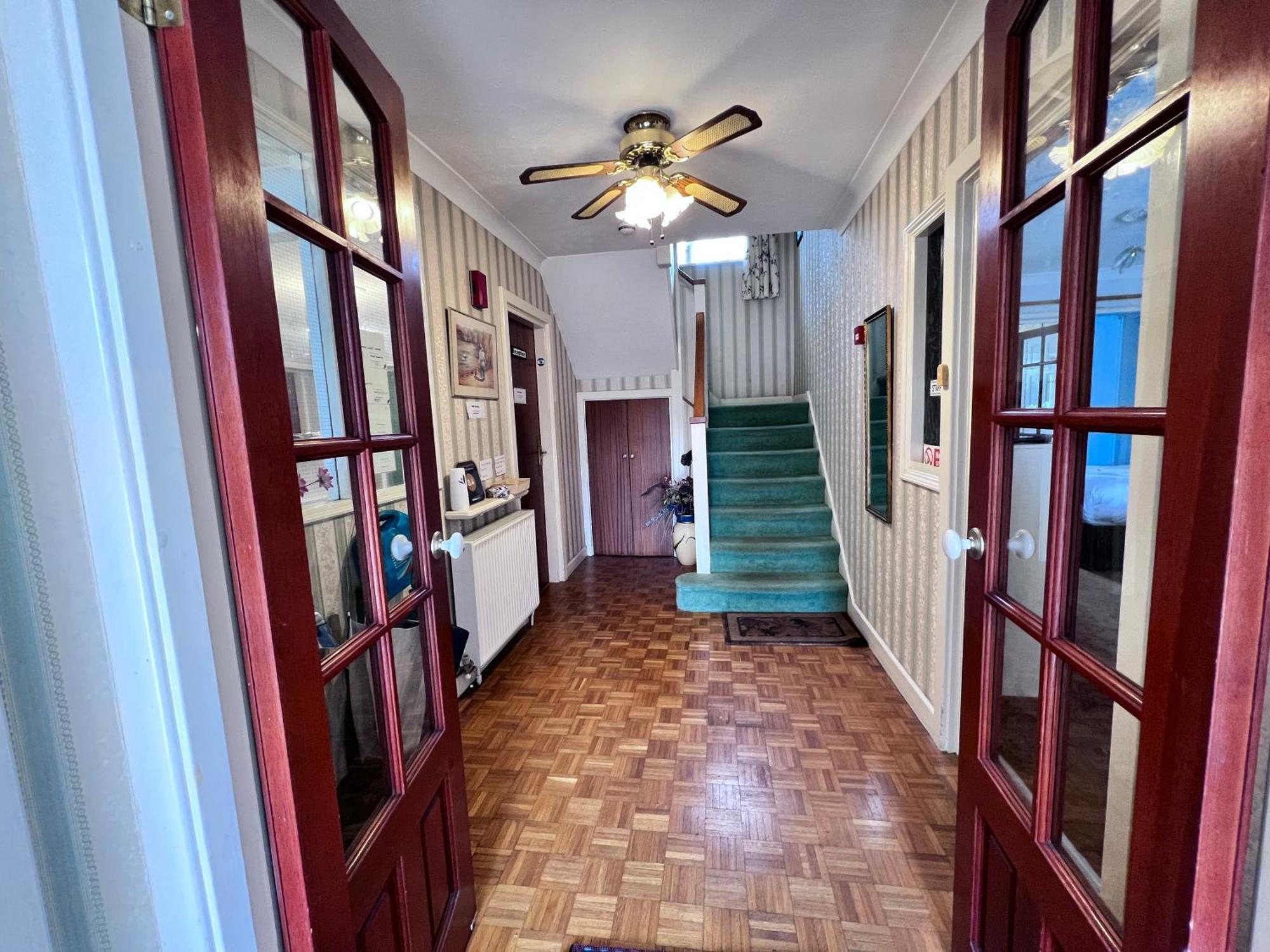 All Seasons Gatwick Guest House & Parking هورلي المظهر الخارجي الصورة