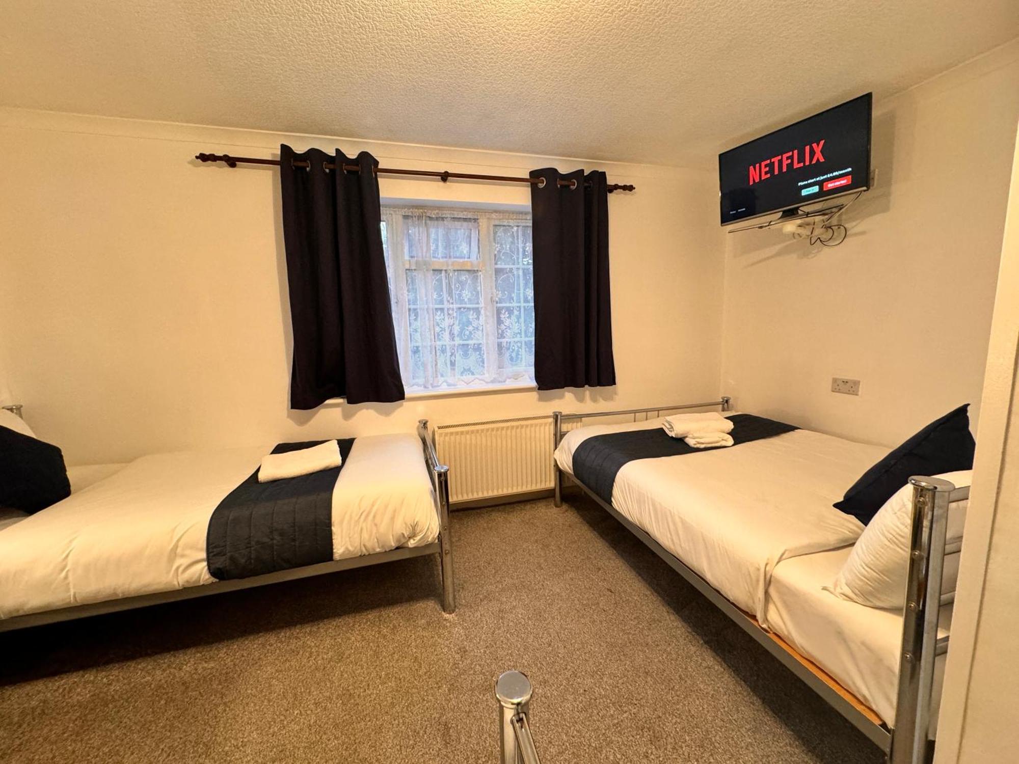 All Seasons Gatwick Guest House & Parking هورلي المظهر الخارجي الصورة