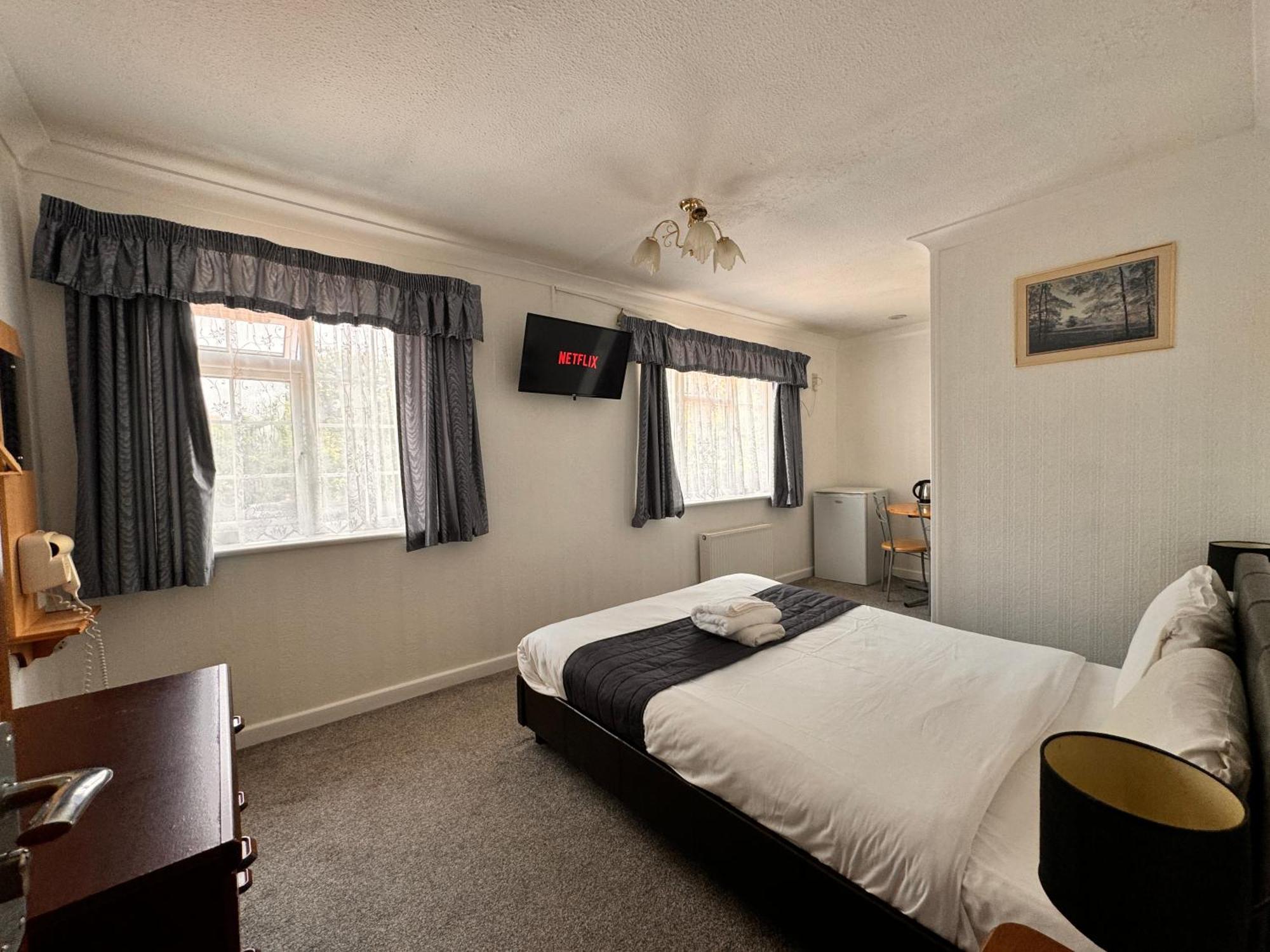 All Seasons Gatwick Guest House & Parking هورلي المظهر الخارجي الصورة