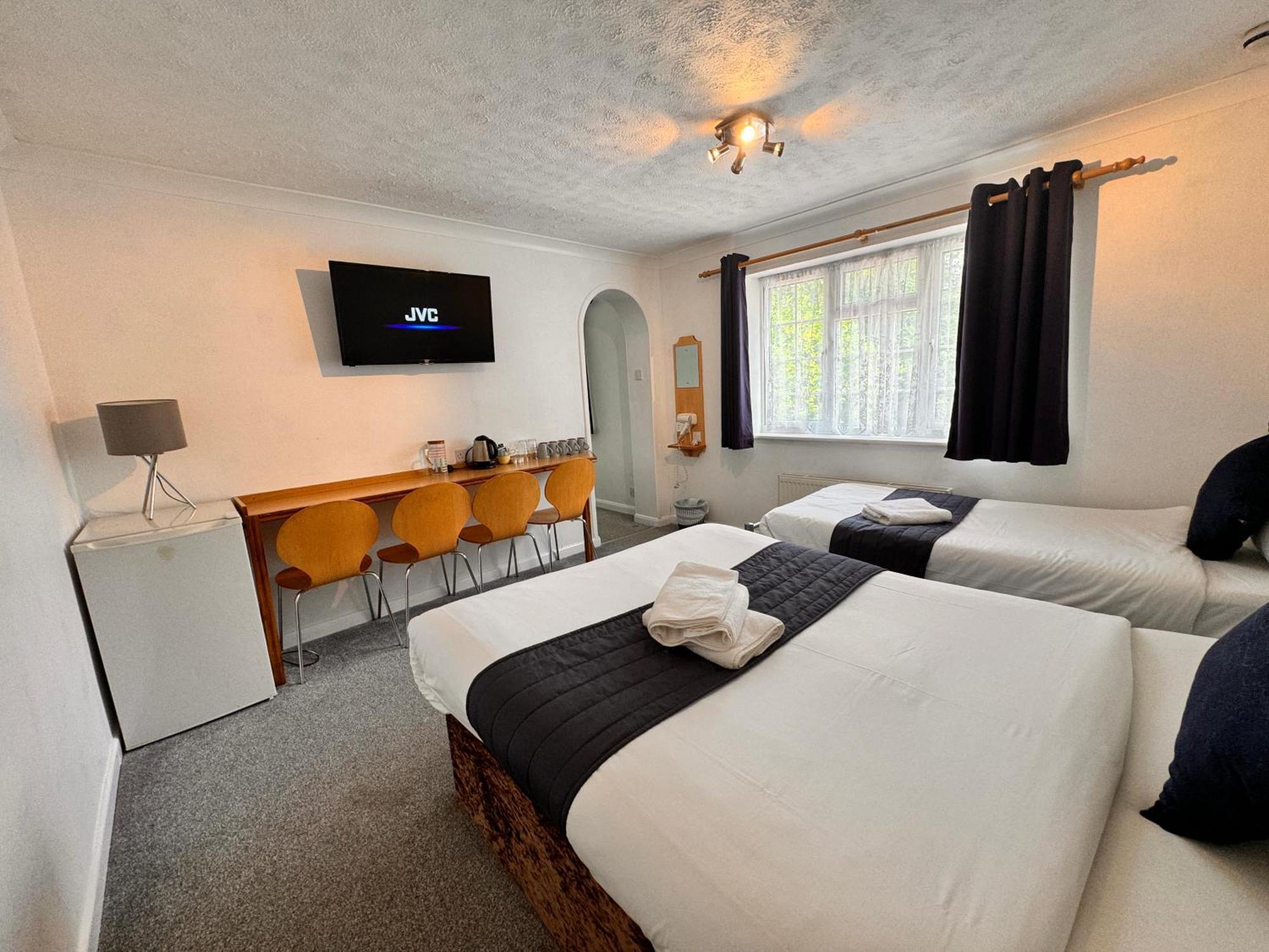All Seasons Gatwick Guest House & Parking هورلي المظهر الخارجي الصورة