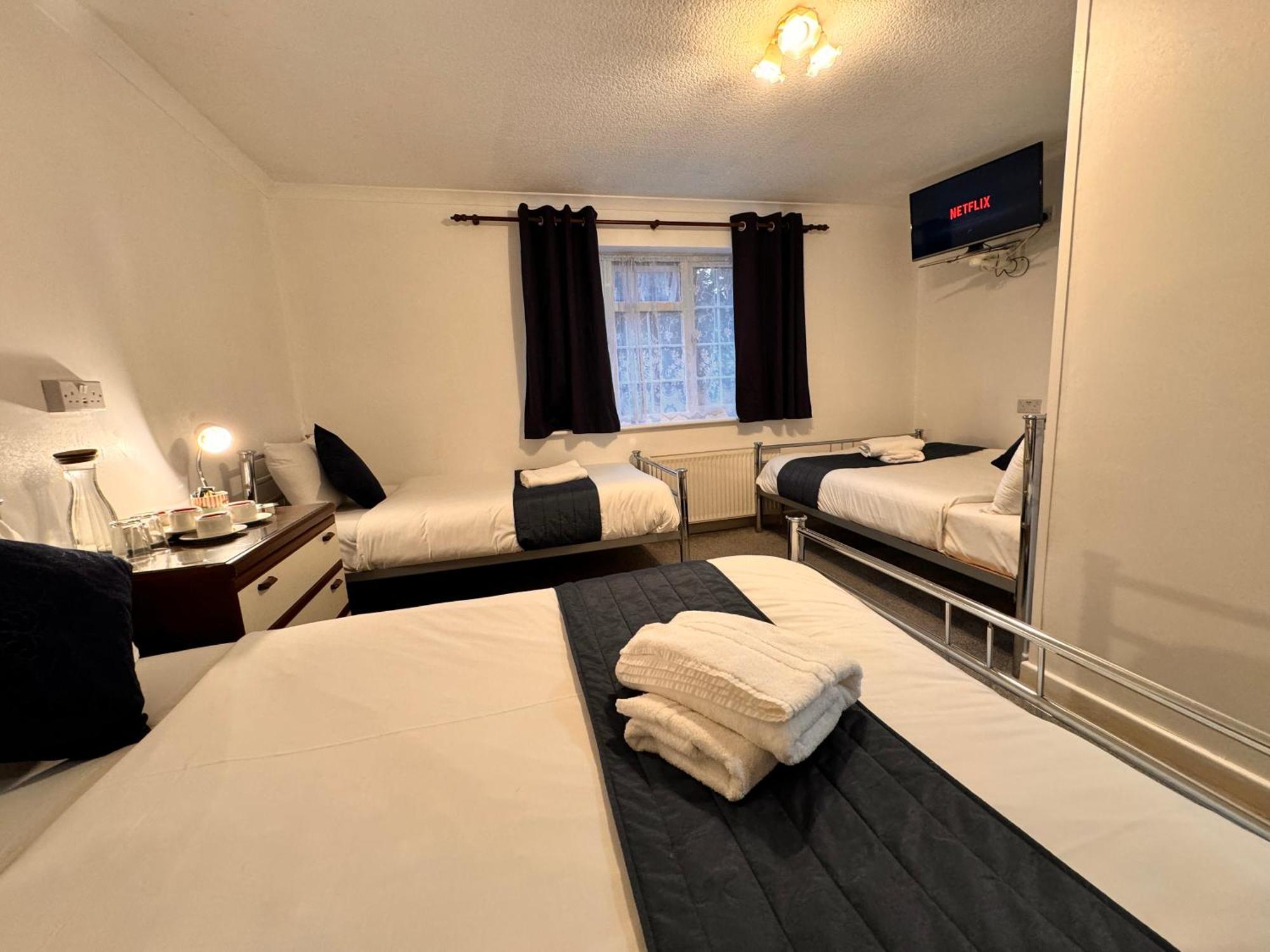 All Seasons Gatwick Guest House & Parking هورلي المظهر الخارجي الصورة