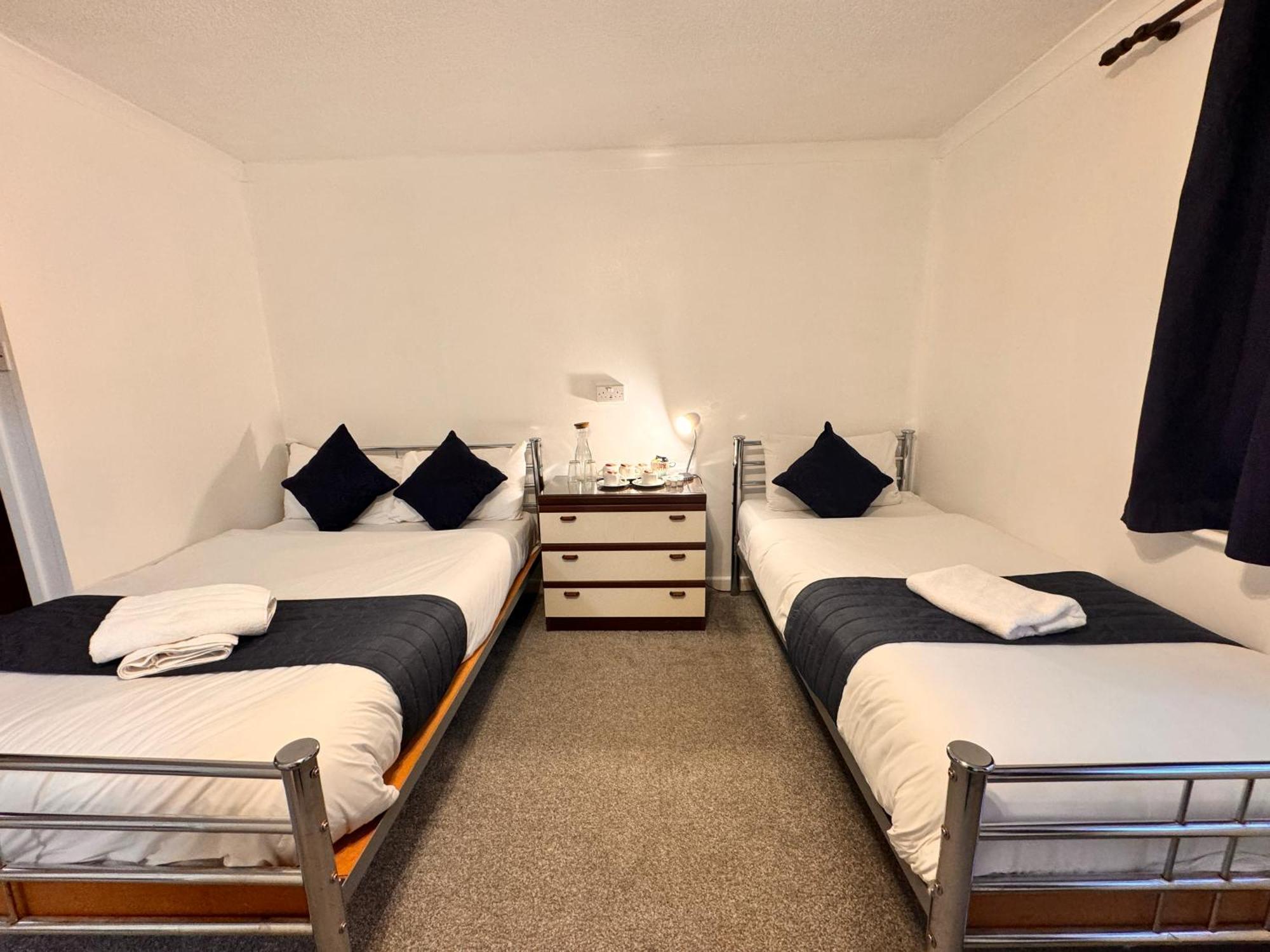 All Seasons Gatwick Guest House & Parking هورلي المظهر الخارجي الصورة