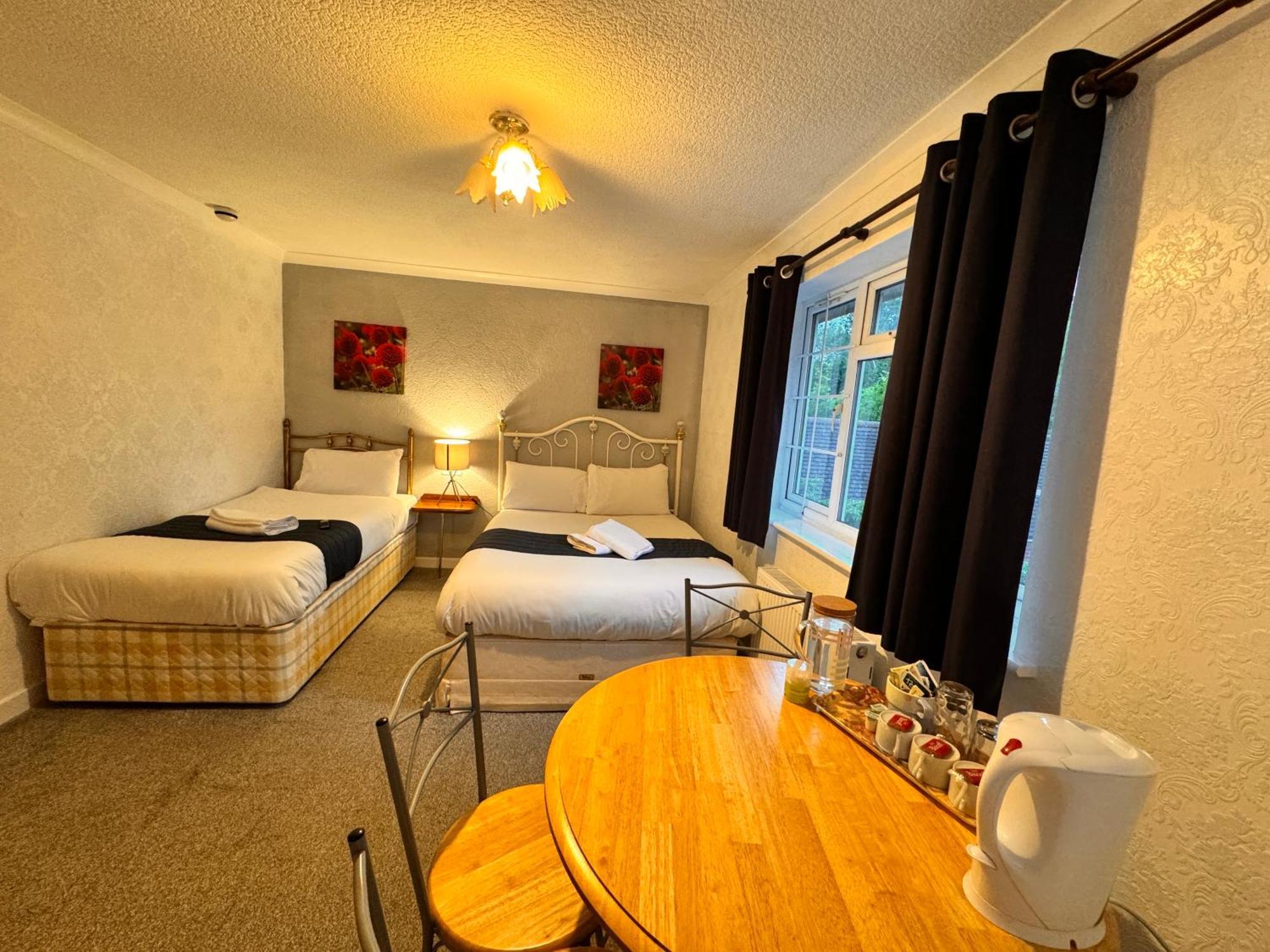 All Seasons Gatwick Guest House & Parking هورلي المظهر الخارجي الصورة