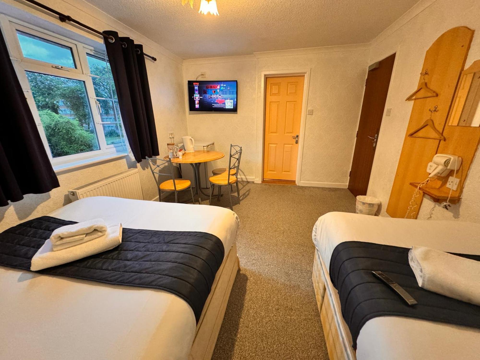 All Seasons Gatwick Guest House & Parking هورلي المظهر الخارجي الصورة