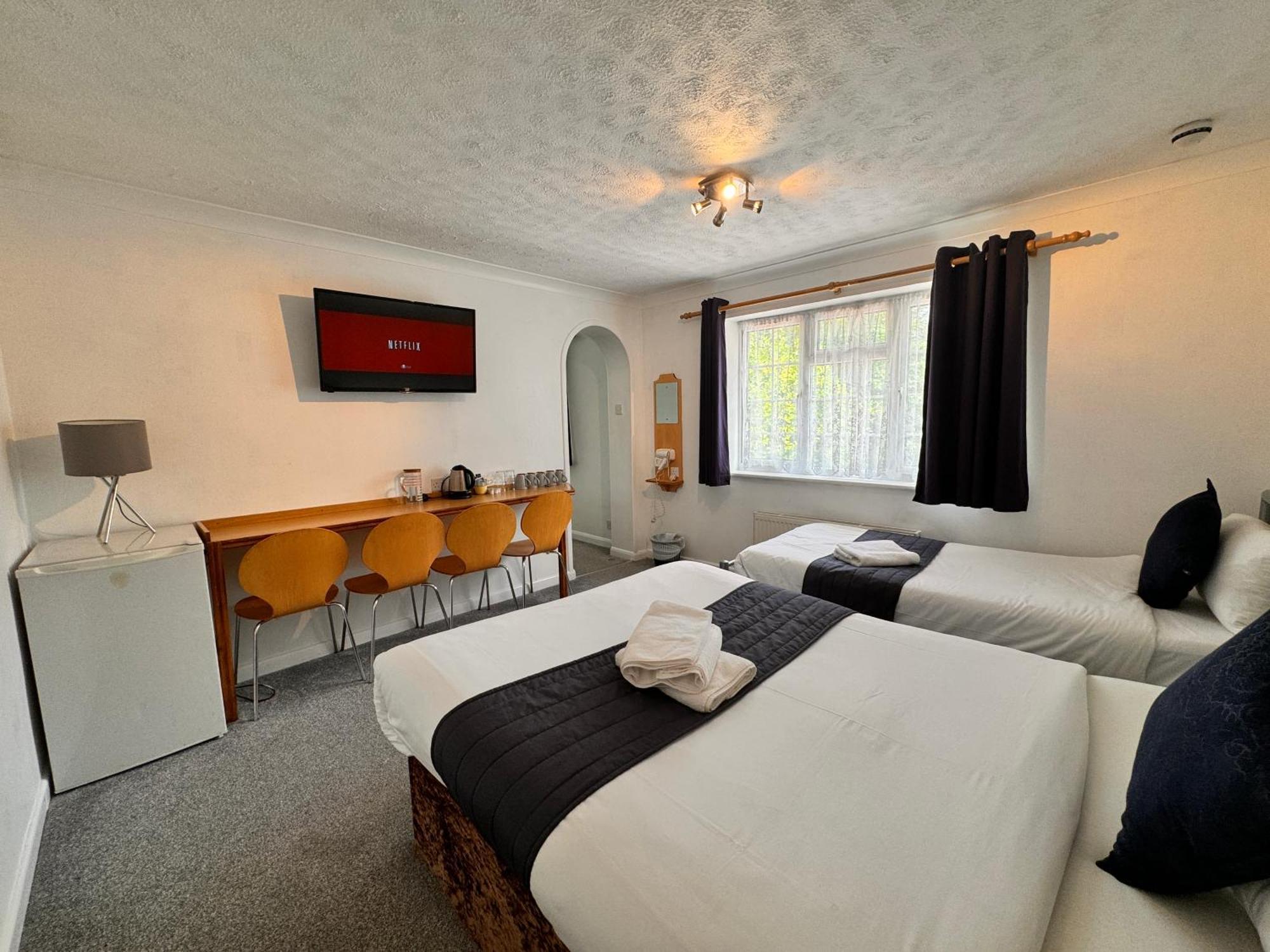 All Seasons Gatwick Guest House & Parking هورلي المظهر الخارجي الصورة